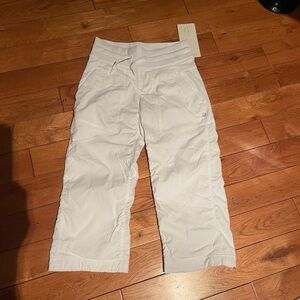Lululemon White studio Crop Pants size 2 NWT